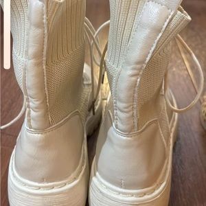Boots barely worn size 7